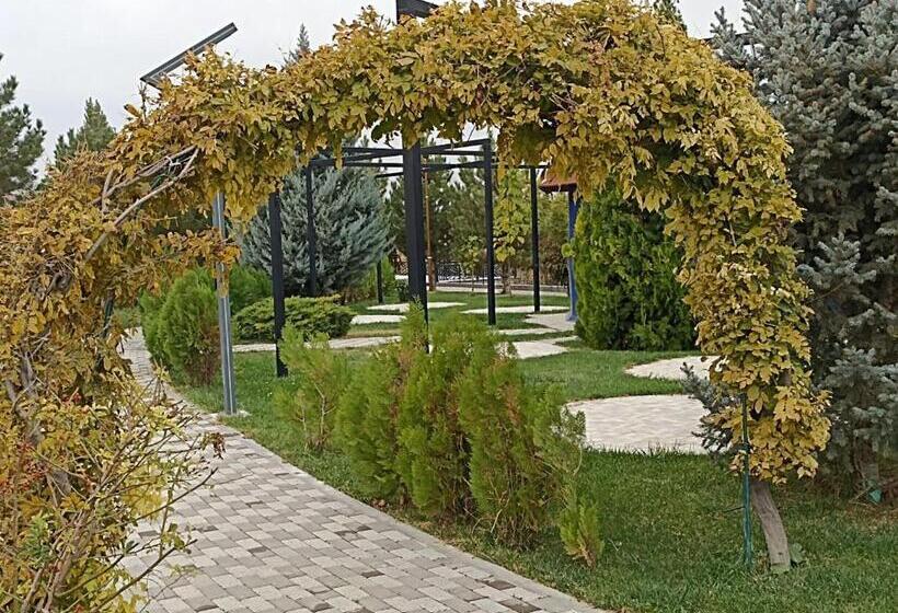 בית מלון כפרי Oasis Sun Club