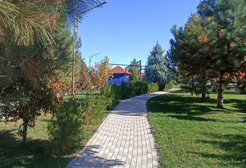 בית מלון כפרי Oasis Sun Club