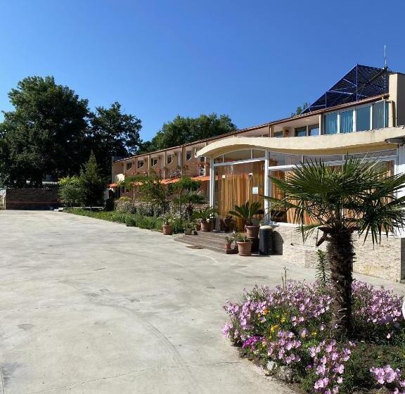 בית מלון כפרי Surf Primorsko