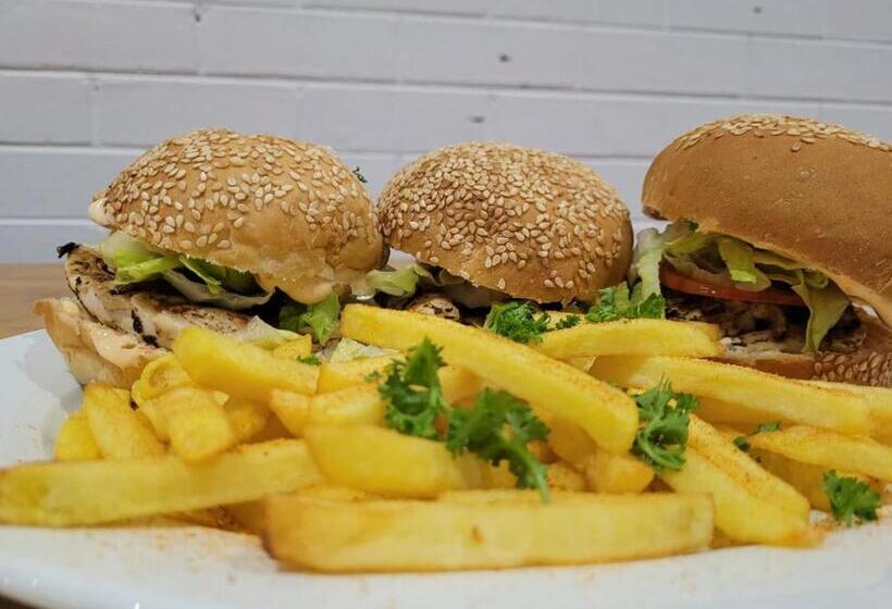 בית מלון כפרי Trashaven   Seaside Haven Backpackers