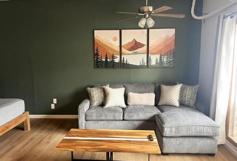 Отель Wofford Village Studios