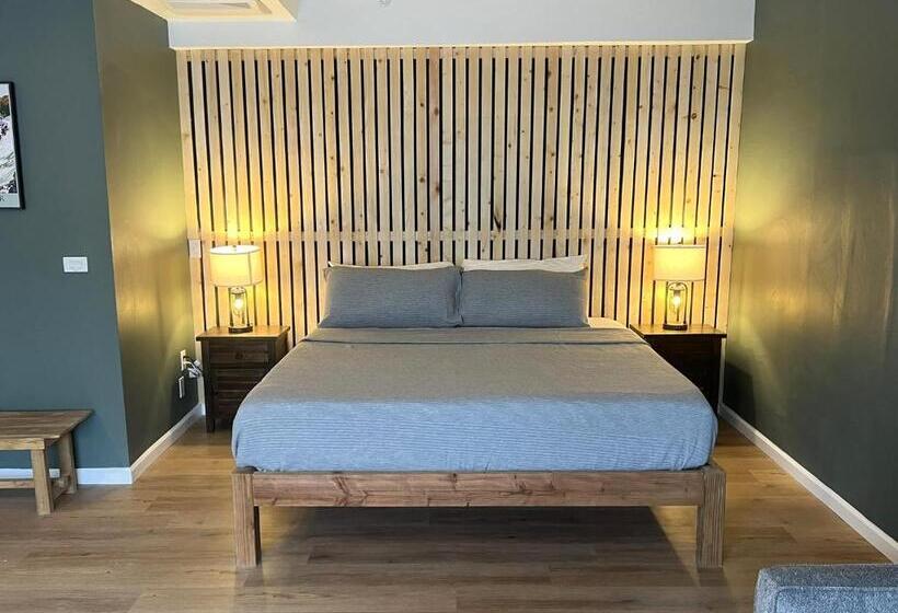 Отель Wofford Village Studios