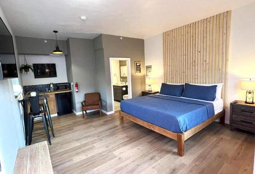 Отель Wofford Village Studios