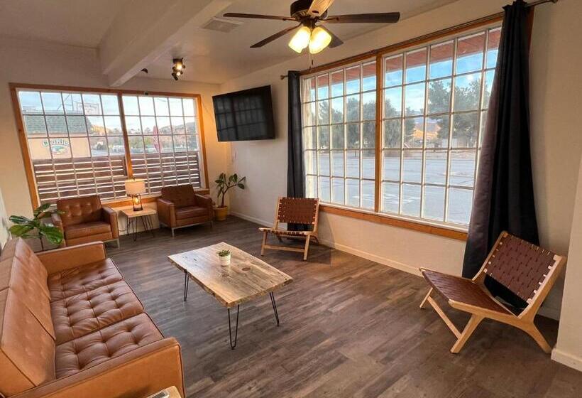 Отель Wofford Village Studios