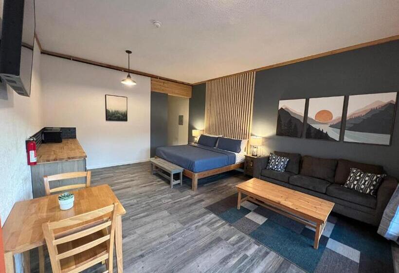 Отель Wofford Village Studios