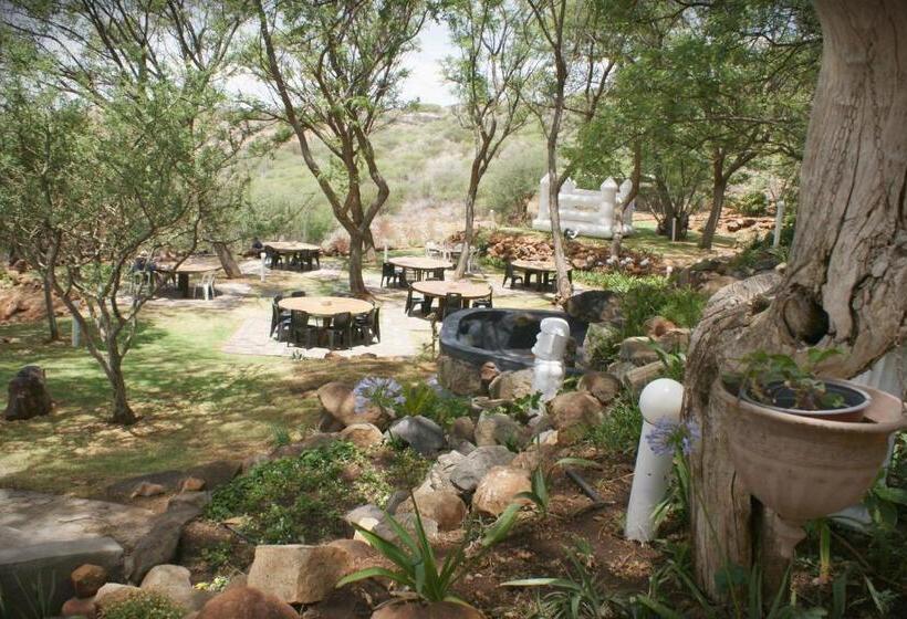 Monte Crous Hotel, Restaurant And Venue