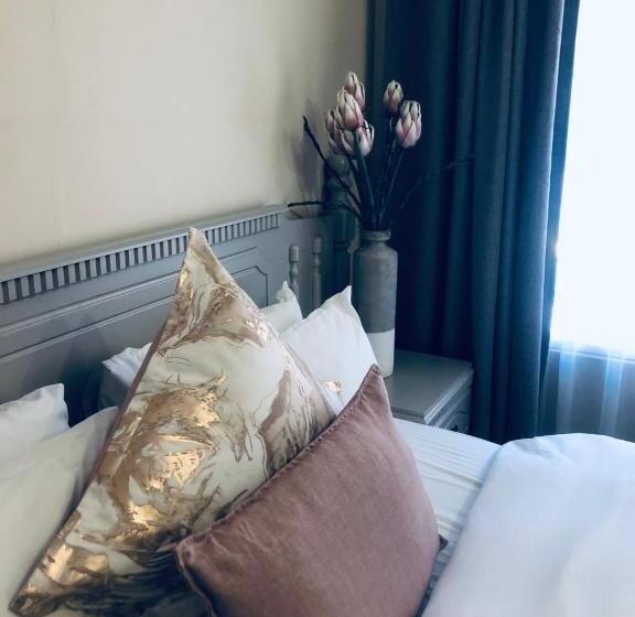 פנסיון Bedfordview Accommodation