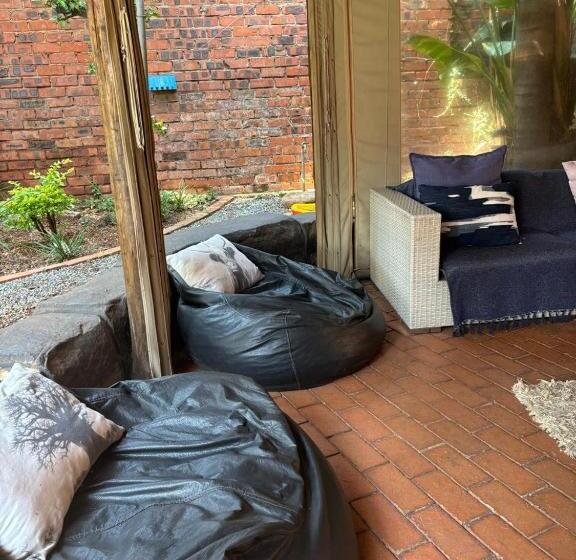 פנסיון Bedfordview Accommodation