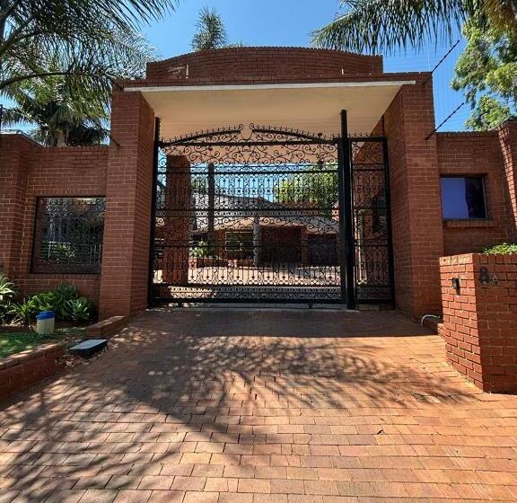 פנסיון Bedfordview Accommodation