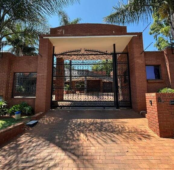 פנסיון Bedfordview Accommodation