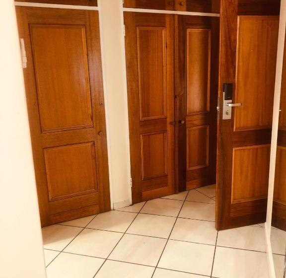 פנסיון Bedfordview Accommodation