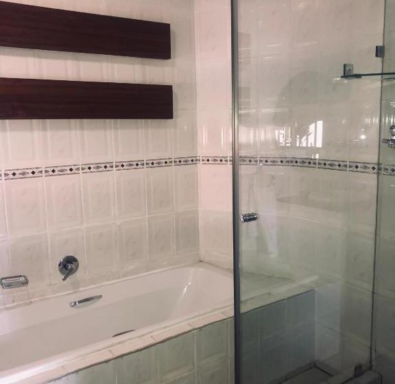 פנסיון Bedfordview Accommodation