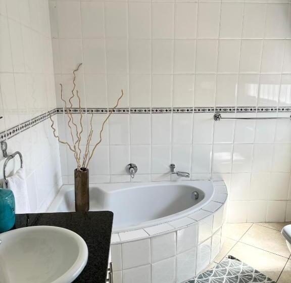 פנסיון Bedfordview Accommodation