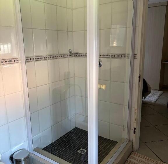 פנסיון Bedfordview Accommodation