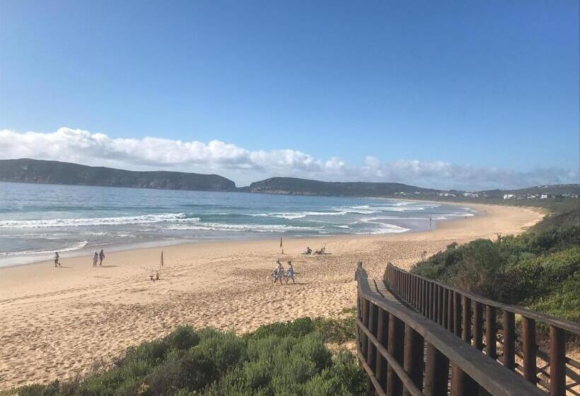 פנסיון Calm Waters Guesthouse