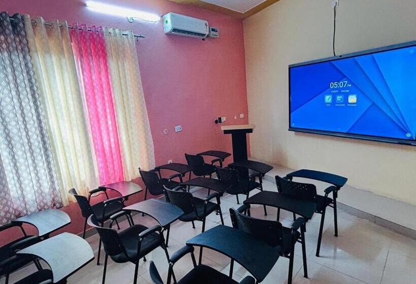 פנסיון Cohouse