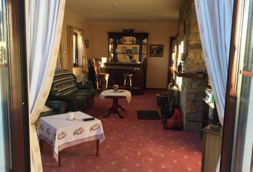 פנסיון Corthna Lodge