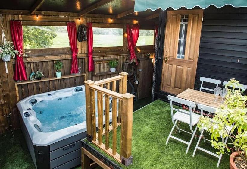 פנסיון Drumbo Country House