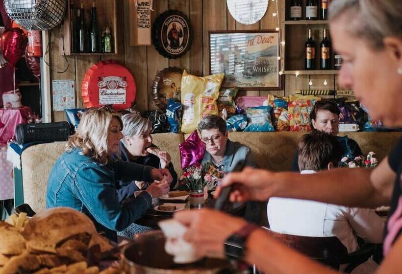 ペンション Drumbo Country House