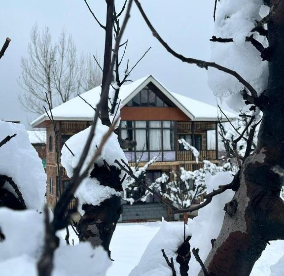 ペンション Hideaway Cottages