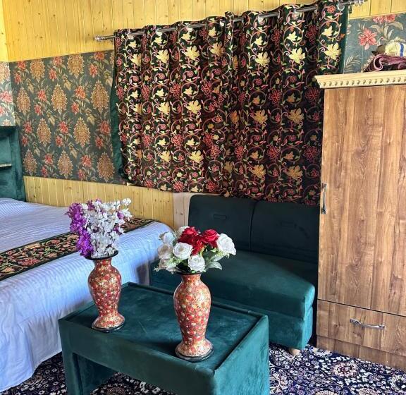 ペンション Hideaway Cottages