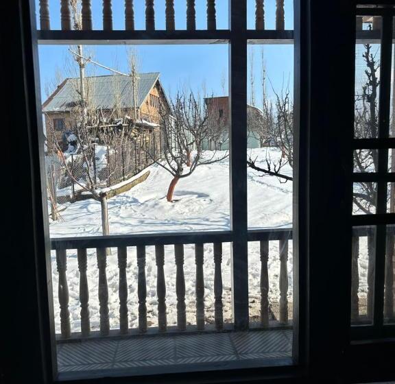 ペンション Hideaway Cottages