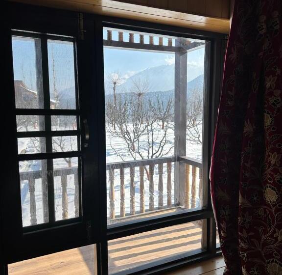 ペンション Hideaway Cottages