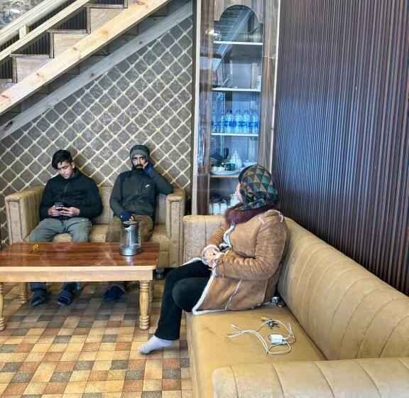 ペンション Hideaway Cottages