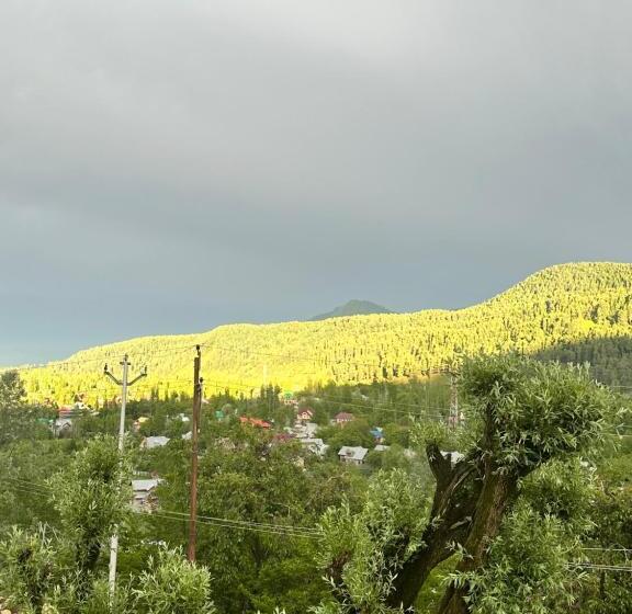 ペンション Hideaway Cottages