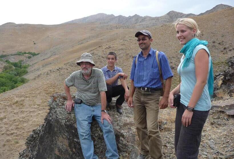 بنسيون Shiringul Guesthouse In Nuratau Mountain