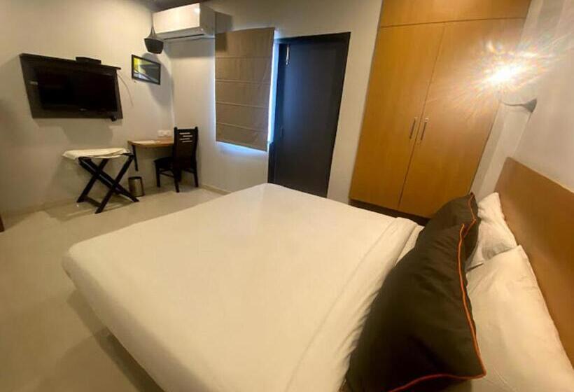 The Umen Hotel Sector 49