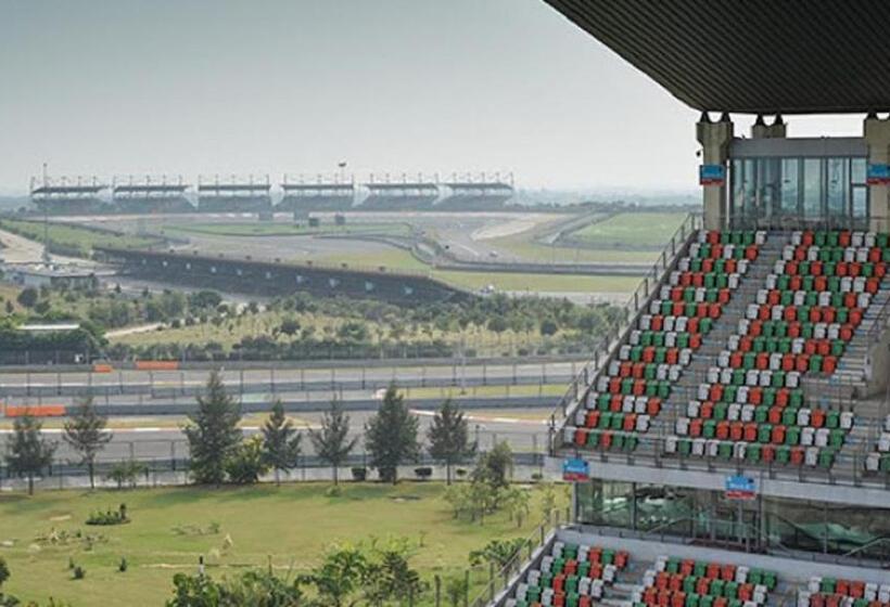 The Umen Hotel Sector 49