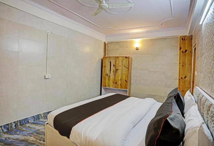 Umen Hotel Sector 66