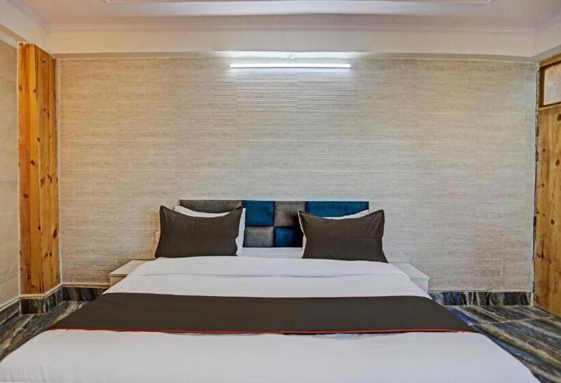 Umen Hotel Sector 66