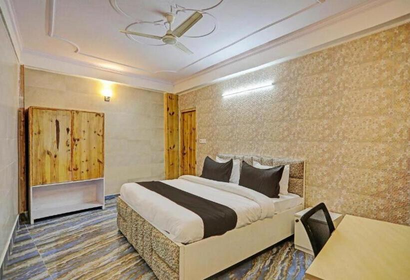 Umen Hotel Sector 66