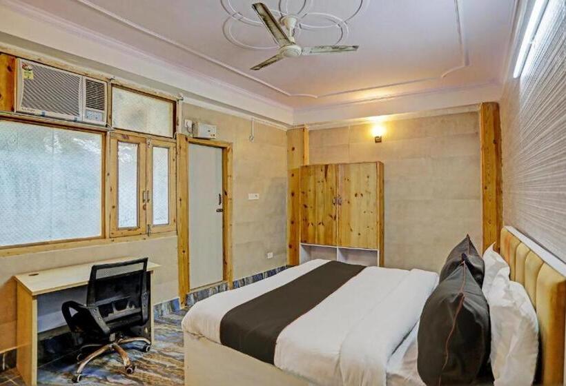 Umen Hotel Sector 66