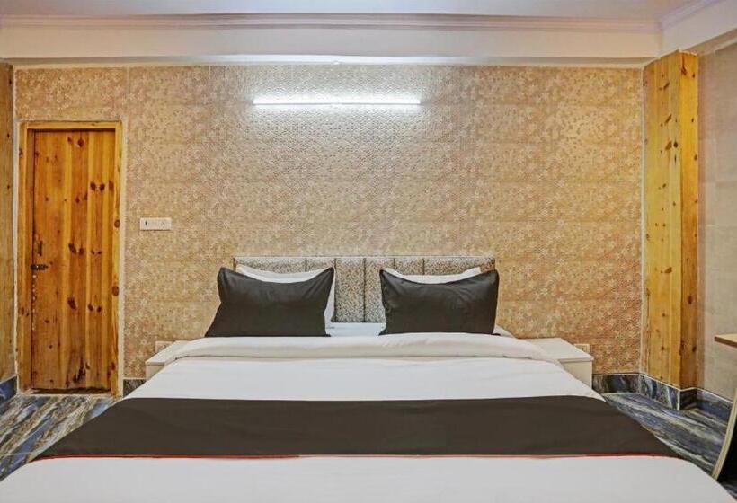 Umen Hotel Sector 66