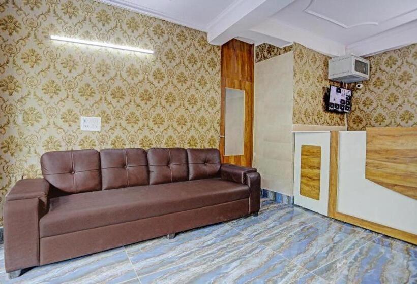 Umen Hotel Sector 66