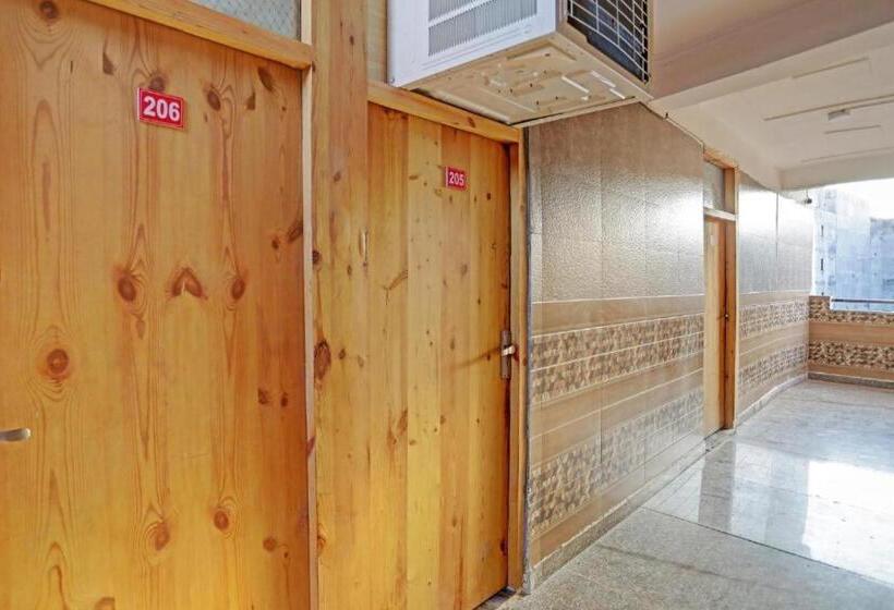 Umen Hotel Sector 66