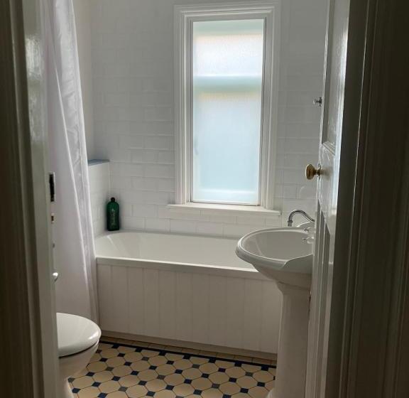 Yew Tree House, Bed & Breakfast In Colchester