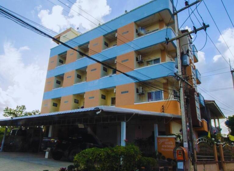 คุณแดง บัดเจทโฮเทล   Khun Daeng Budget