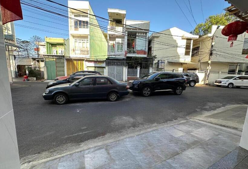 تختخواب و صبحانه Motel Hồ Xuân