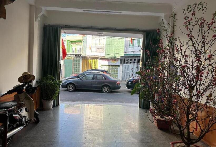 تختخواب و صبحانه Motel Hồ Xuân