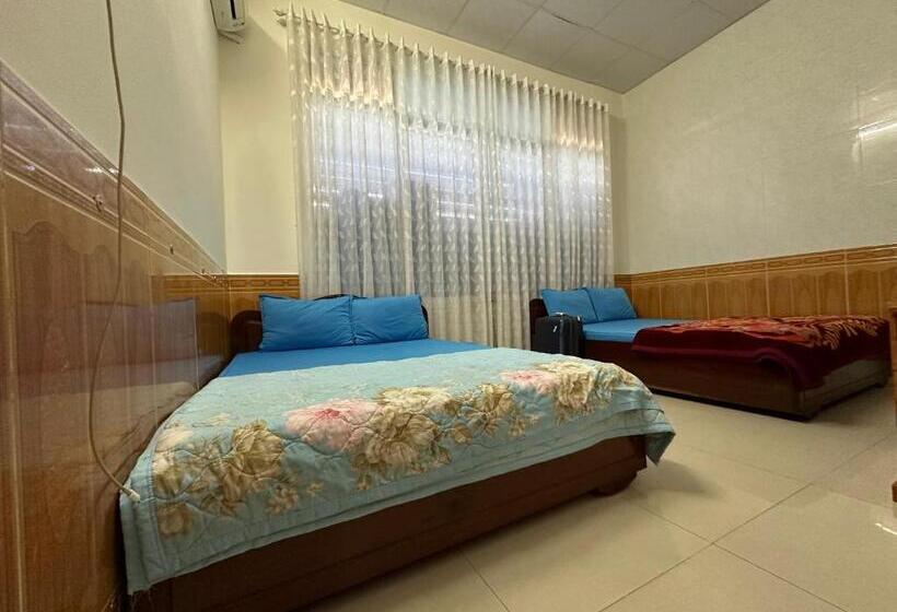 تختخواب و صبحانه Motel Hồ Xuân