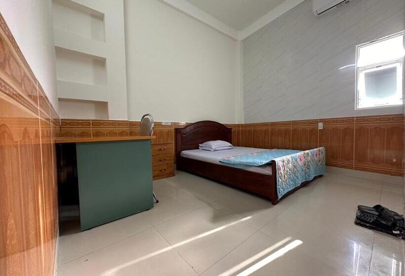 تختخواب و صبحانه Motel Hồ Xuân