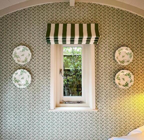 Bed and Breakfast Shepherd S Hut At The Granary