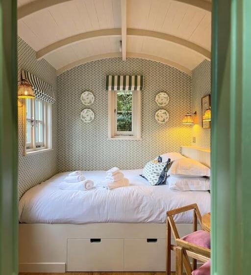 ベッドアンドブレックファースト Shepherd S Hut At The Granary