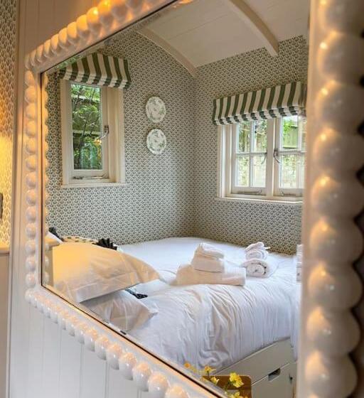 ベッドアンドブレックファースト Shepherd S Hut At The Granary