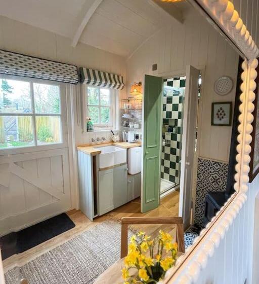 ベッドアンドブレックファースト Shepherd S Hut At The Granary