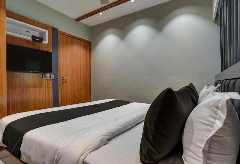 Collection O Hotel Relax Inn